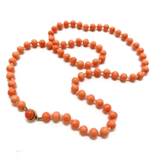 235 - Antique coral bead necklace with unmarked 14ct (tests as) clasp. 53cm long, 6mm beads & 22.8g total ... 