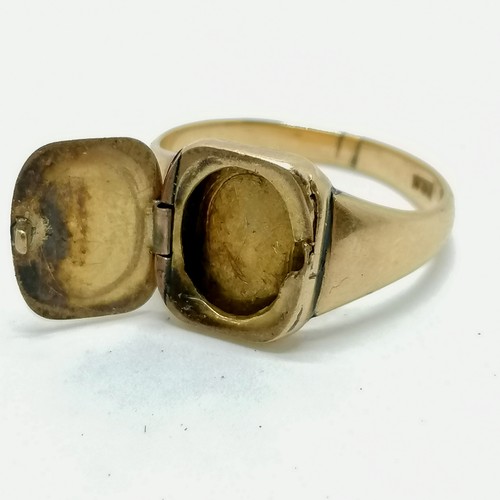 249 - Antique 18ct marked gold gents signet / poison ring - size Q½ & 5.7g ~ slight distortion to rim of c... 