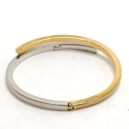 258 - 9ct hallmarked gold white / yellow gold crossover hinged bangle - 11.8g total weight - SOLD ON BEHAL... 