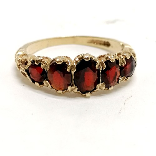 262 - 4 x 9ct gold rings inc sapphire / diamond / garnet - 8.7g total weight - SOLD ON BEHALF OF THE NEW B... 