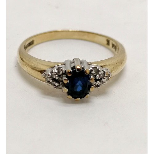 262 - 4 x 9ct gold rings inc sapphire / diamond / garnet - 8.7g total weight - SOLD ON BEHALF OF THE NEW B... 