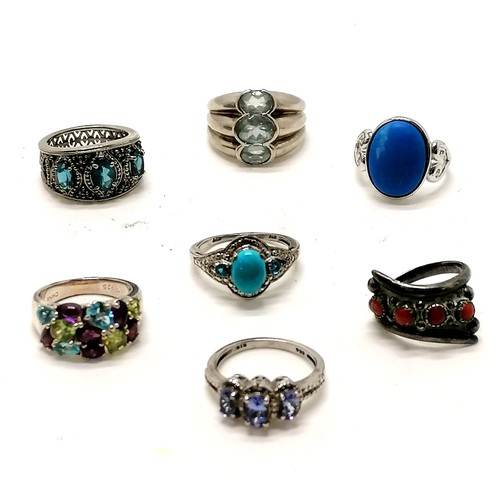 304 - Qty of silver stone set jewellery inc 7 rings - set with tanzanite, coral (unmarked silver), blue to... 