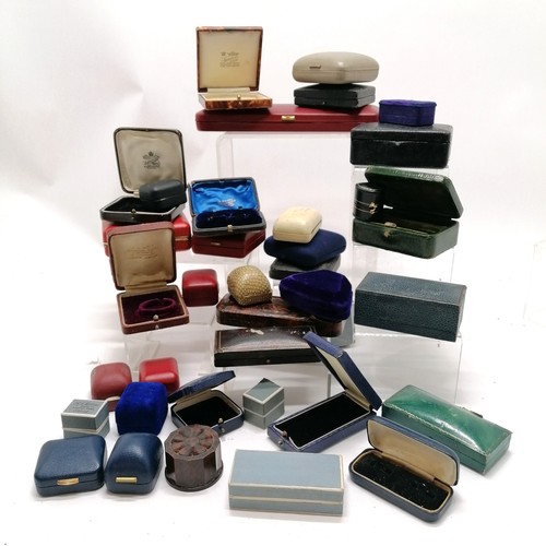 312 - Collection of antique and vintage jewellery and watch boxes, incl. a bakelite round ring box.