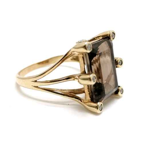 319 - 9ct hallmarked gold smoky quartz & diamond (8 stones inc 2 to the top / bottom) ring - size Q½ & 5.3... 