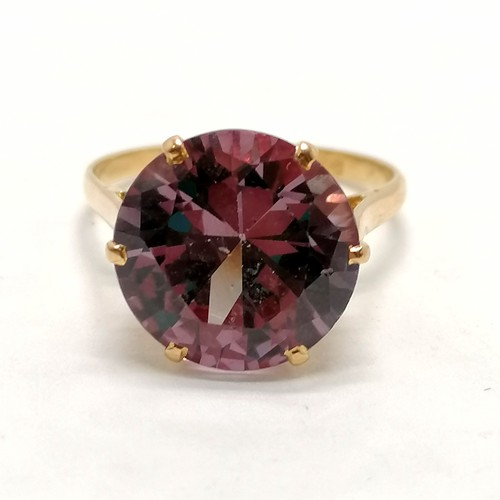 321 - Foreign marked (touch tests as 18ct) gold alexandrite solitaire ring - size R & 5.3g ~ stone is 1.3c... 