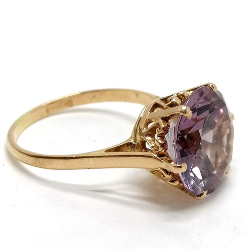 321 - Foreign marked (touch tests as 18ct) gold alexandrite solitaire ring - size R & 5.3g ~ stone is 1.3c... 