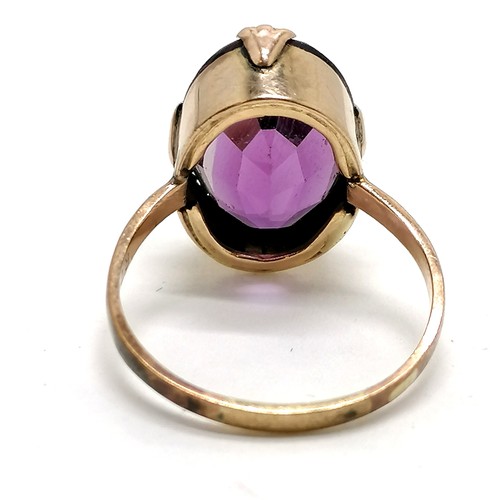 322 - 9ct marked gold amethyst ring - size R & 3.9g