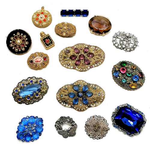 326 - Qty of mostly costume brooches inc Austrian crystal etc