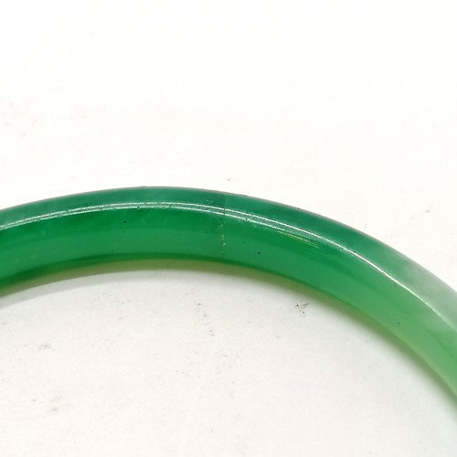 330 - Chinese hardstone jade bangle A/F (7cm diameter), unmarked silver green stone ring & elasticated gre... 