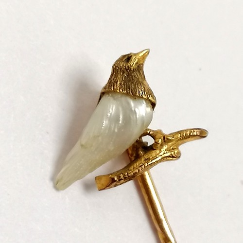 338 - Antique unmarked gold tie pin with mother of pearl bird detail in original KEVII Bracher & Sydenham,... 