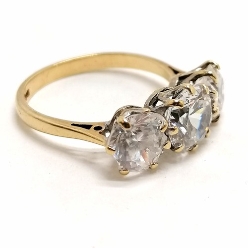 350 - 9ct hallmarked gold 3 white stone ring - size O½ & 3.6g total weight ~ both end stones are a/f