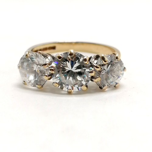 350 - 9ct hallmarked gold 3 white stone ring - size O½ & 3.6g total weight ~ both end stones are a/f