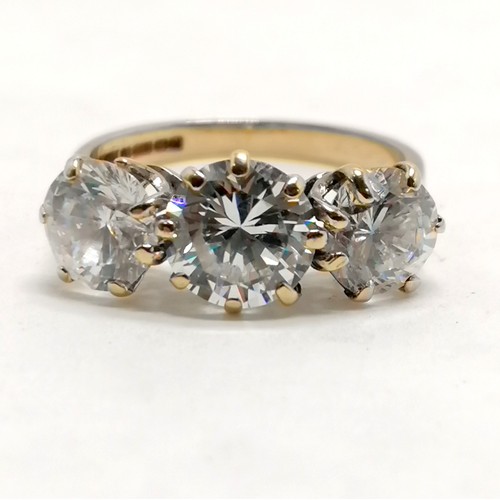 350 - 9ct hallmarked gold 3 white stone ring - size O½ & 3.6g total weight ~ both end stones are a/f