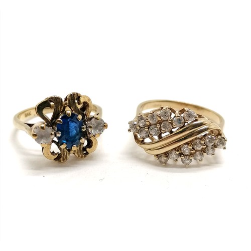 351 - 2 x 9ct gold rings set with blue / white stones - white stone size O½ & blue / white stone size N½ ~... 