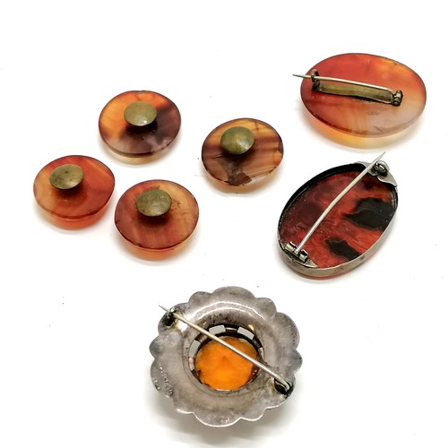 372 - Qty of agate jewellery - slight chips to studs + 1 brooch t/w Scottish silver & hardstone brooch (4c... 