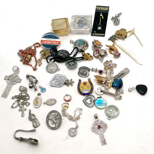 417 - Georg Jensen saints pendant, West Somerset Yeomanry badge, 2 x silver celtic crosses, sterling silve... 