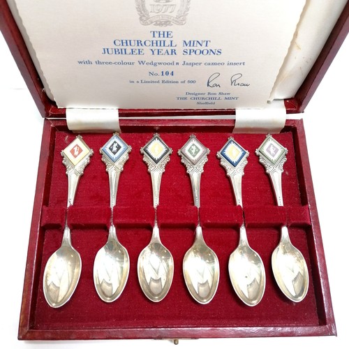 432 - Wedgwood cased set of 6 x Churchill silver spoons #104/500 - total weight 158g & spoons 12cm long ~ ... 