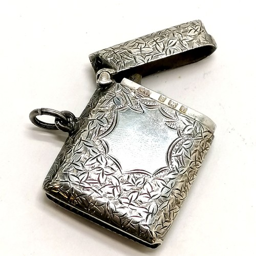 450 - Antique sterling silver vesta with hand chased leaf decoration - 4cm & 22g total weight & in good br... 