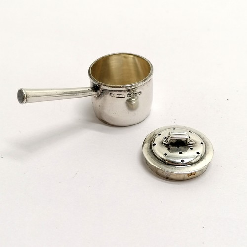 466 - Novelty miniature Chester silver pepper in the form of a saucepan with lid - 5cm across & 9.4g & has... 