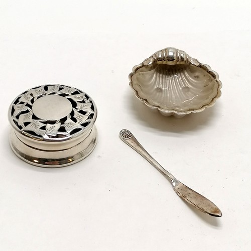 480 - Chester silver circular lidded box with pierced decoration to top (4cm diameter & has dent base) t/w... 