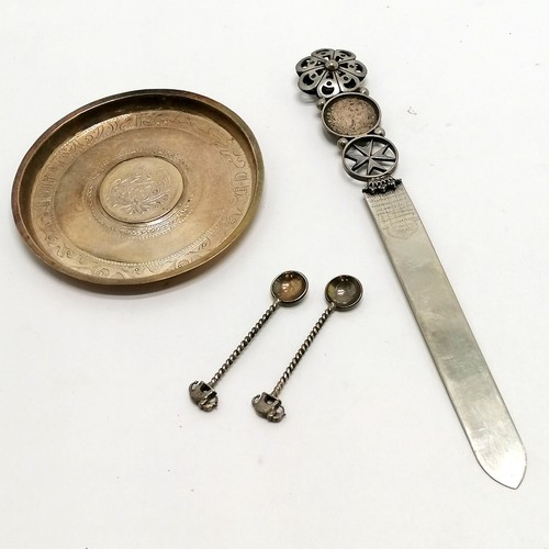 484 - 4 x silver coin items in unmarked white metal mounts - 2 x India spoons with elephant finials, middl... 