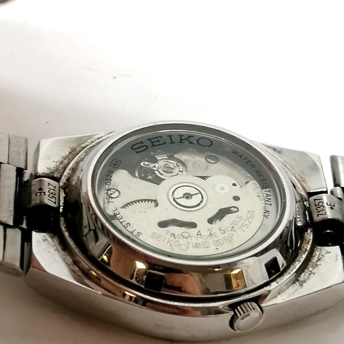 498 - 2 Seiko automatic gents stainless steel wristwatches, Seiko 5 is 35mm cased and has an exhibition ba... 