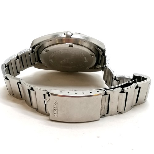 498 - 2 Seiko automatic gents stainless steel wristwatches, Seiko 5 is 35mm cased and has an exhibition ba... 