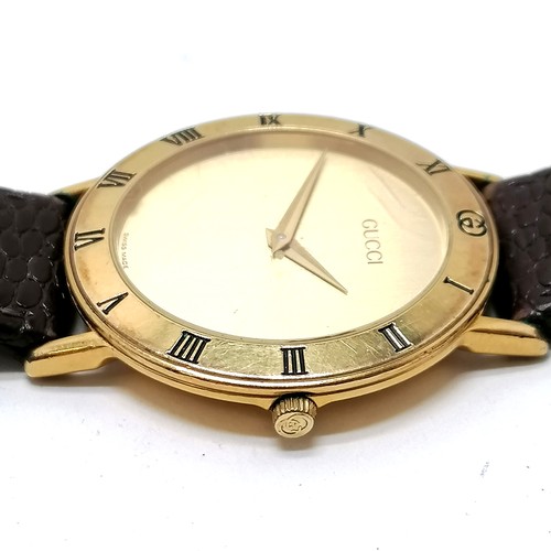 520 - Gucci gents gold plated quartz watch (32mm case) - has marks to case & glass - WE CANNOT GUARANTEE T... 