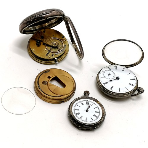 523 - 3 x antique silver cased pocket watches (largest 5cm diameter - lacks glass & sub-dial hand) - all s... 