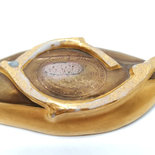 540 - 4 antique Worcester leaf shaped dishes with gilded decoration, 10cm long. Has rubbing to the gilding