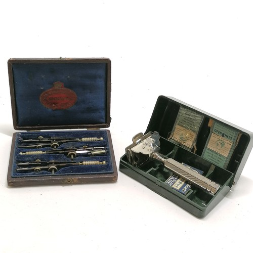 559 - Qty of oddments inc Opticians boxed instruments set, green bakelite ever-ready boxed razor, bully be... 