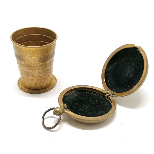 561 - C T & S telescopic patent stirrup cup in original travel case (5cm diameter)