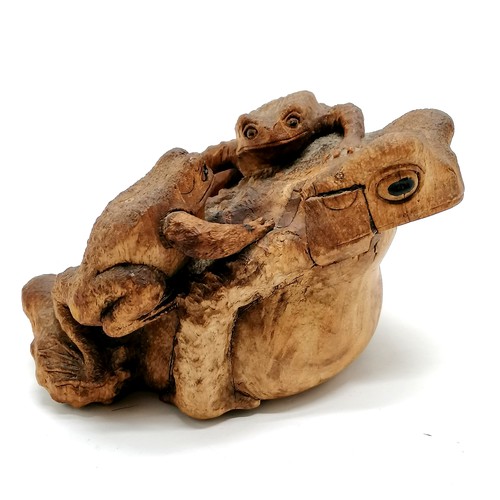 2 - Oriental Japanese hand carved wooden horny toad with 2 babies and signed on base - 19cm across & 13c... 