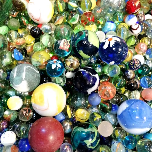 39 - Large qty of 1000's of marbles inc antique & pokemon - total weight inc jar approx 26kg!!