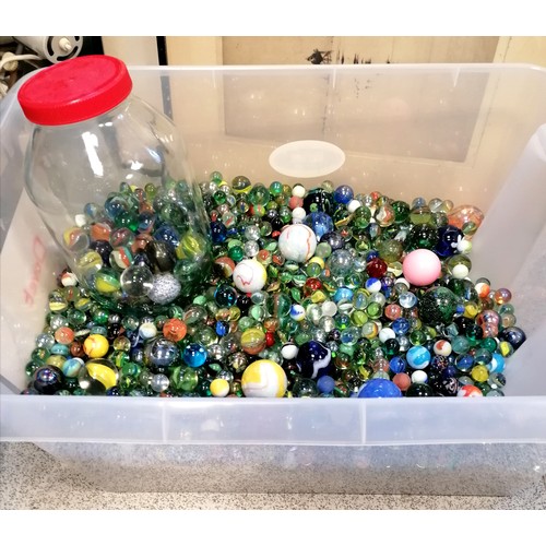 39 - Large qty of 1000's of marbles inc antique & pokemon - total weight inc jar approx 26kg!!