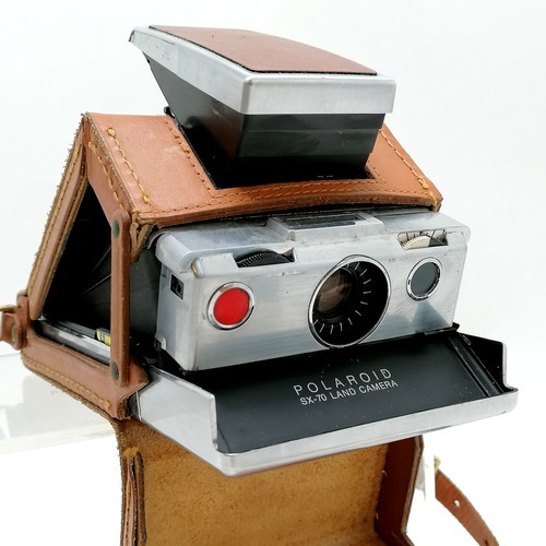 112 - Vintage leather cased Polaroid SX70 T/W timer. In good working condition.