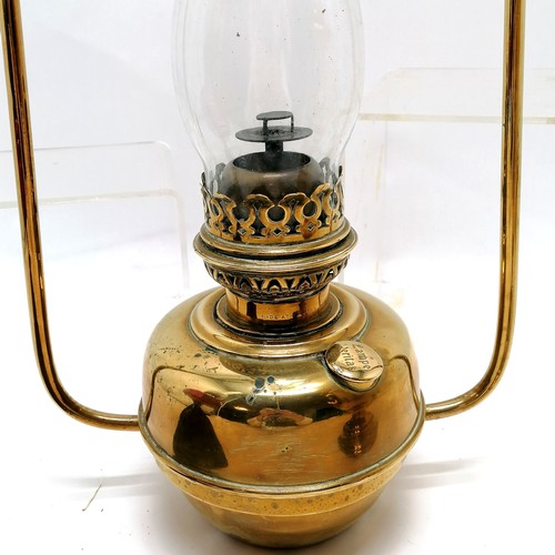 115 - Electrified oil lamp with cranberry font, ceiling brass Veritas oil lamp and brass lamp base 46cm hi... 