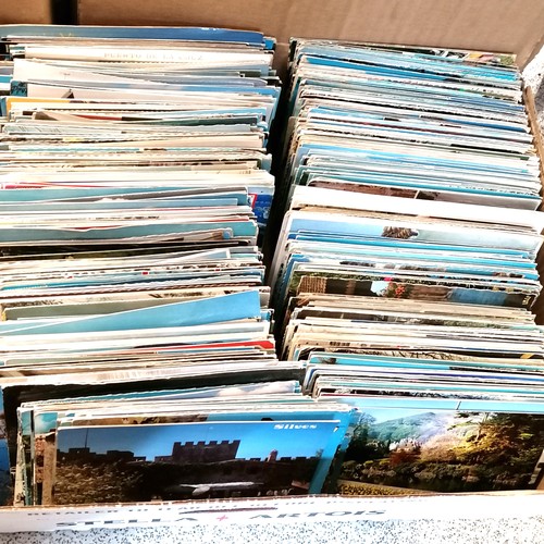 121 - Large qty of modern mostly topographical postcards