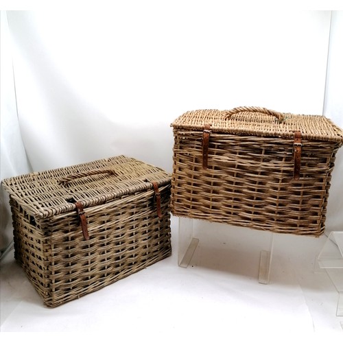 127 - 2 wicker cat baskets 46cm x 30cm x30cm. In good used condition.