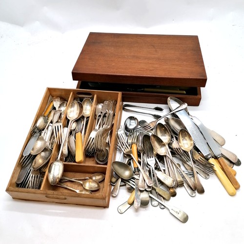 173 - Qty of loose silver plated cutlery inc crested fiddle pattern loose in a canteen box etc