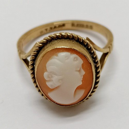 199 - Qty of 9ct jewellery - hand carved cameo ring (size M), pearl pendant on gold 44cm chain, 2 x pairs ... 