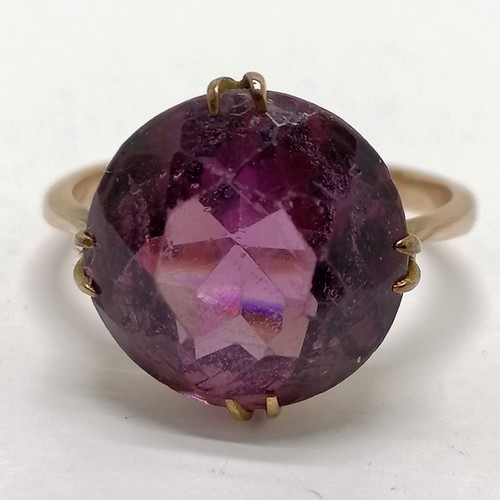 211 - 9ct hallmarked gold purple stone ring - size O½ & 4.5g total weight ~ stone has wear