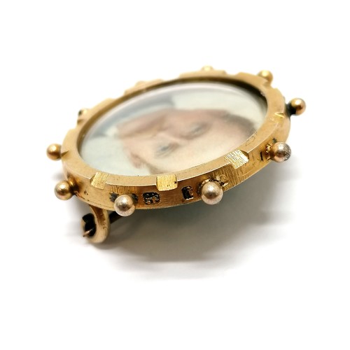 224 - Antique unmarked gold (touch tests as 15ct) crescent brooch set with pearls (3.7g total weight), yel... 