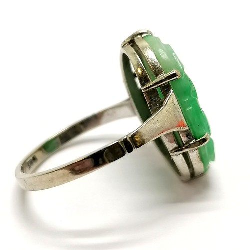 228 - 9ct marked white gold hand carved jade stone set ring - size J & 2.2g total weight