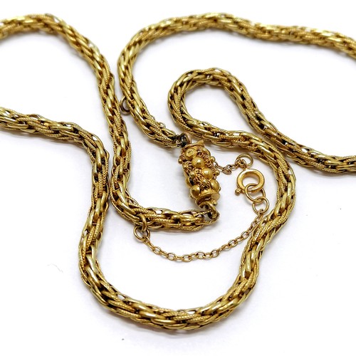 245 - Unmarked gold (touch tests as higher than 9ct) hand made 38cm necklace / chain with later safety cat... 