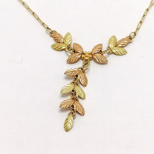 288 - 10ct marked 2 tone gold with leaf detail 42cm necklace - 2.5g