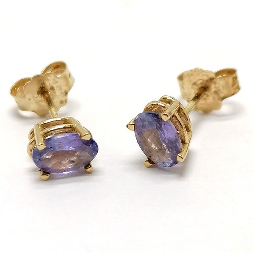 298 - 9ct marked gold purple stone (tanzanite?) pendant on 9ct 38cm chain t/w matching 9ct gold earrings -... 