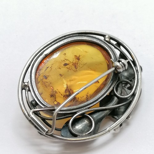 328 - Sterling silver amber brooch - 4cm across & 16g total weight