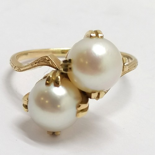 356 - 18ct marked gold pearl crossover ring - size Q & 4.3g total weight ~ pearls approx 7.5mm diameter