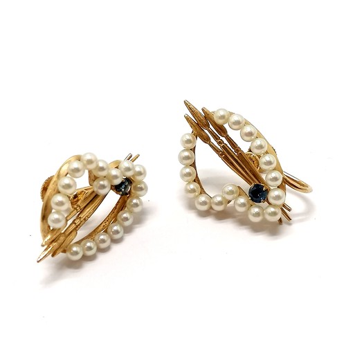 395 - Unusual 14ct gold screw on earrings in the form of an artists palette set with pearls & a blue stone... 